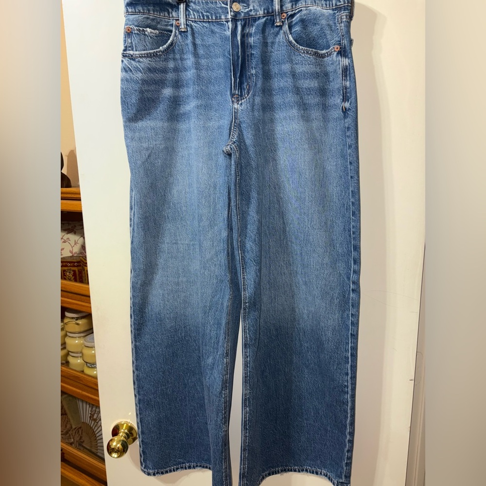 American Eagle LowRise Ultra Wide Leg Strigid Sz 12L Jeans